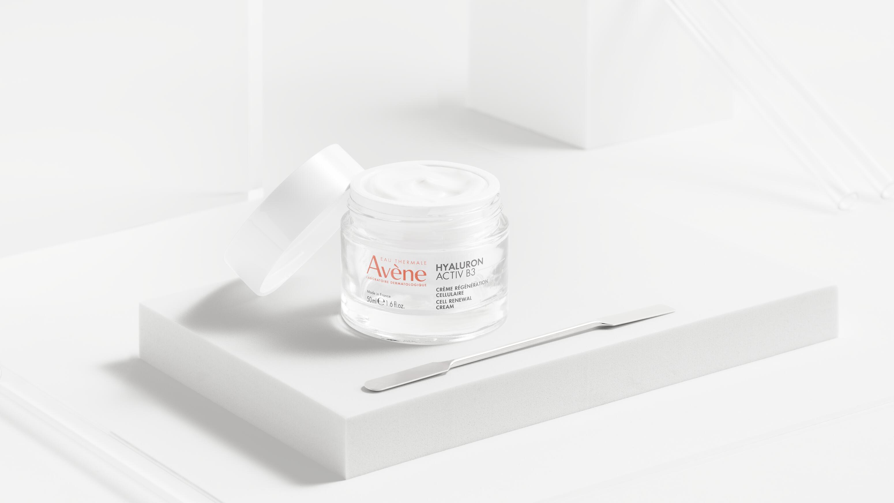 av_hyaluron_activ_b3_creme_still_life_04_3282770153170_16X9