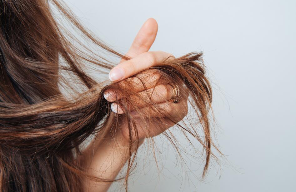 Les symptômes de la chute de cheveux | Ducray