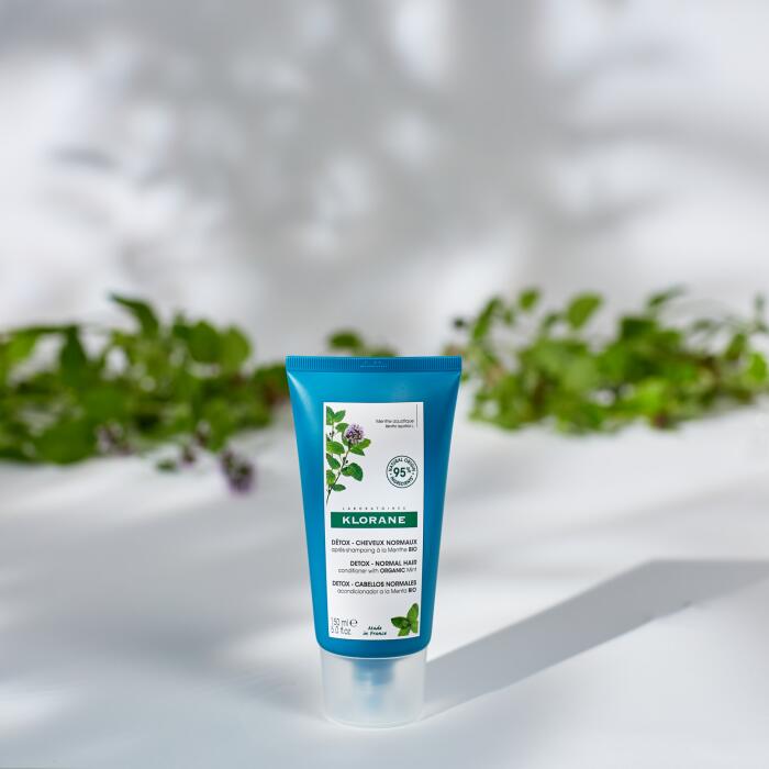 Detox Conditioner with Organic Aquatic Mint For Pollution-Exposed Hair