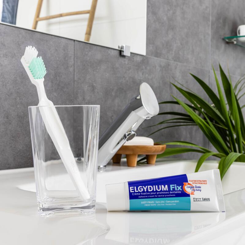 ELGYDIUM Fix Extra Strong Hold - Στερεωτική κρέμα για τεχνητές οδοντοστοιχίες