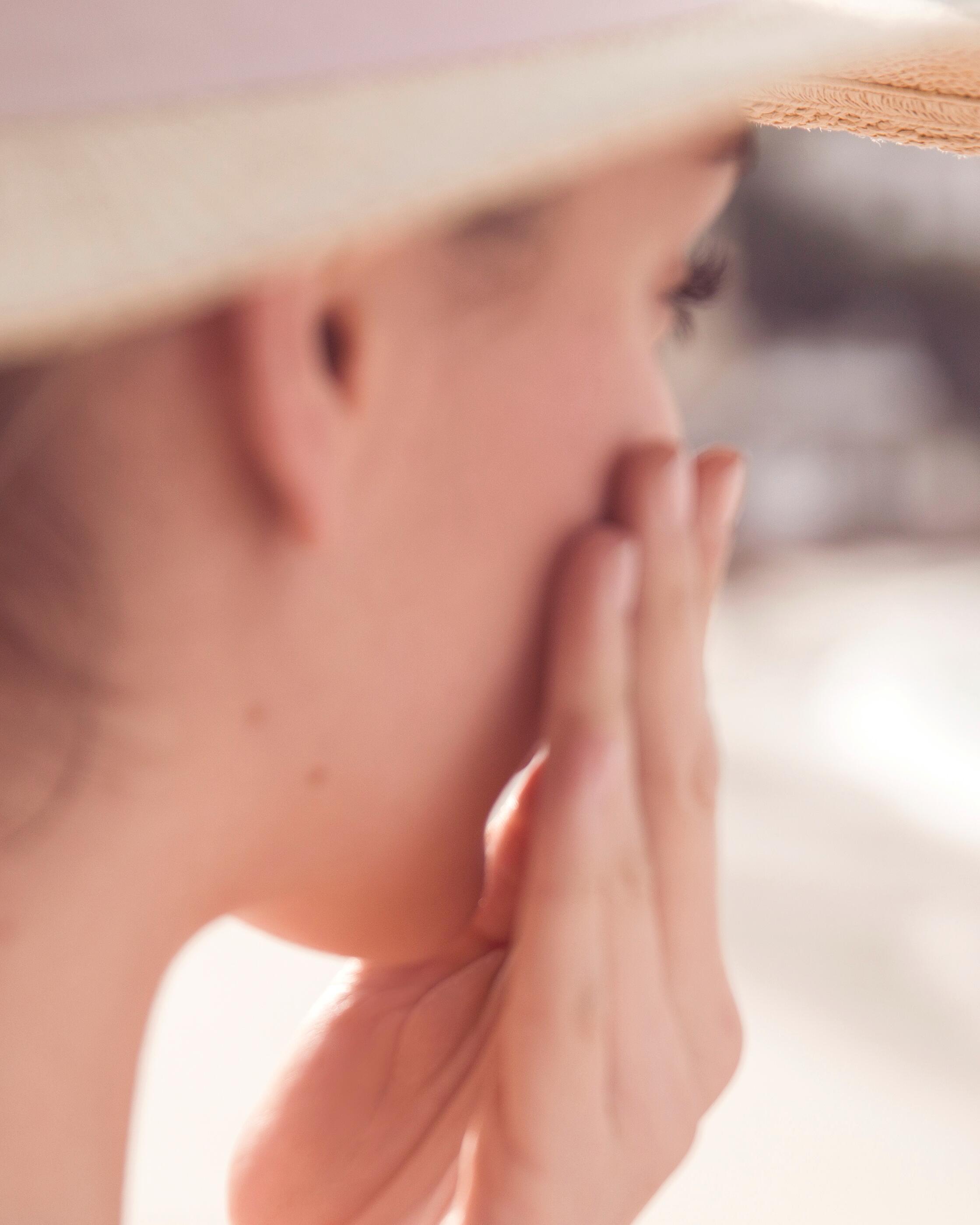 <span class="ezstring-field">av_peaux-sensibles_application_produit_visage_4x5 500*500</span>