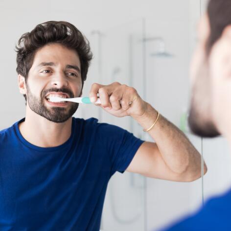 Gevoelig tandvlees: Hoe de tanden poetsen?