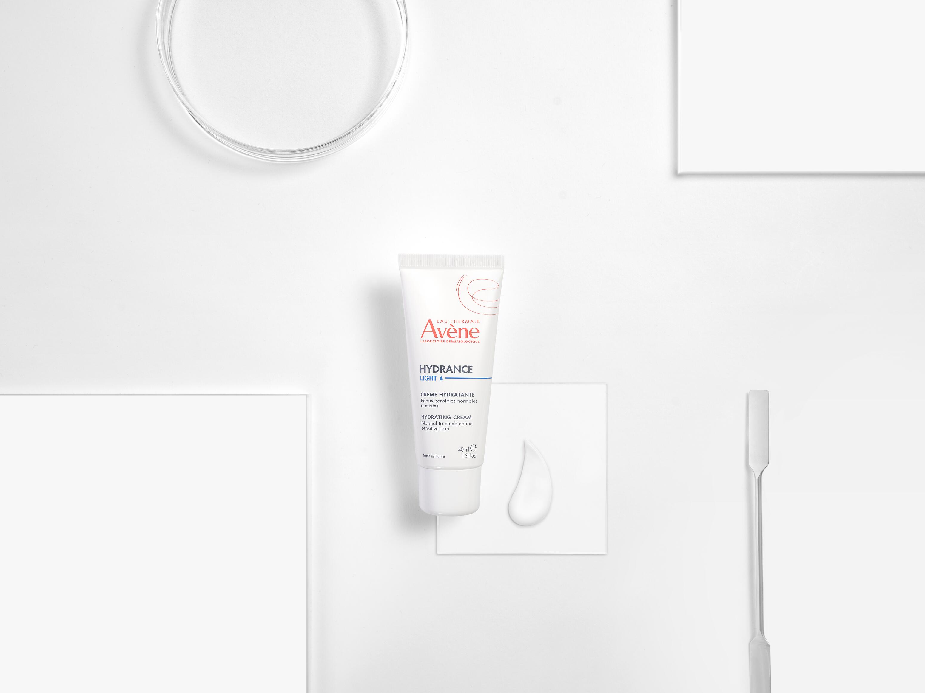 av_hydrance_light_cream_texture_still_life_source_3282770399905_RVB