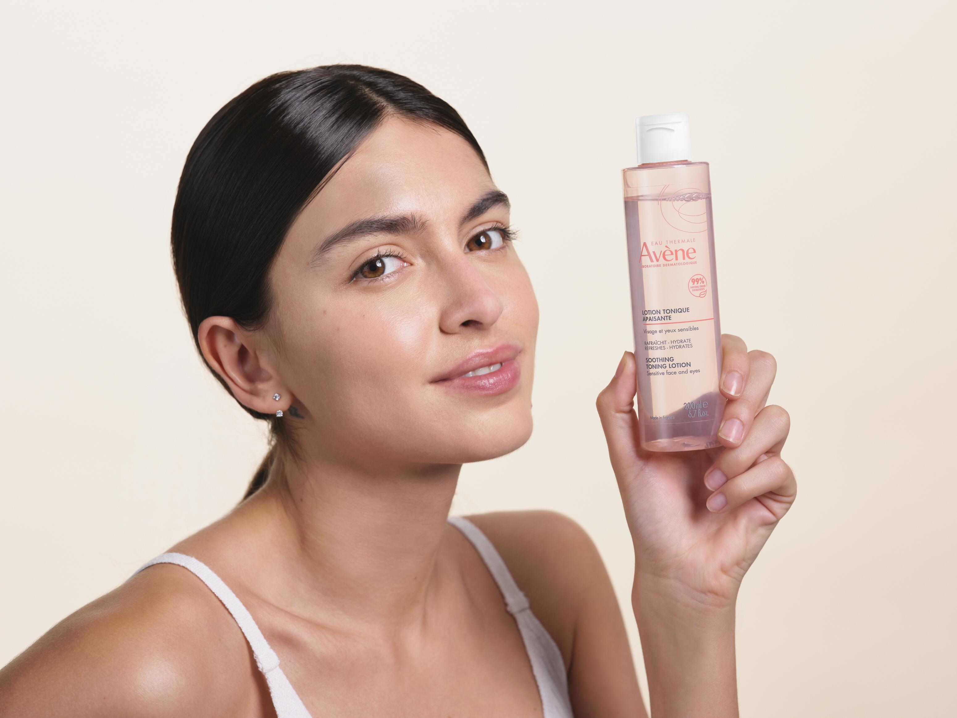 av_essentiels_lotion_tonique_model_visual_3282770152517_FULL