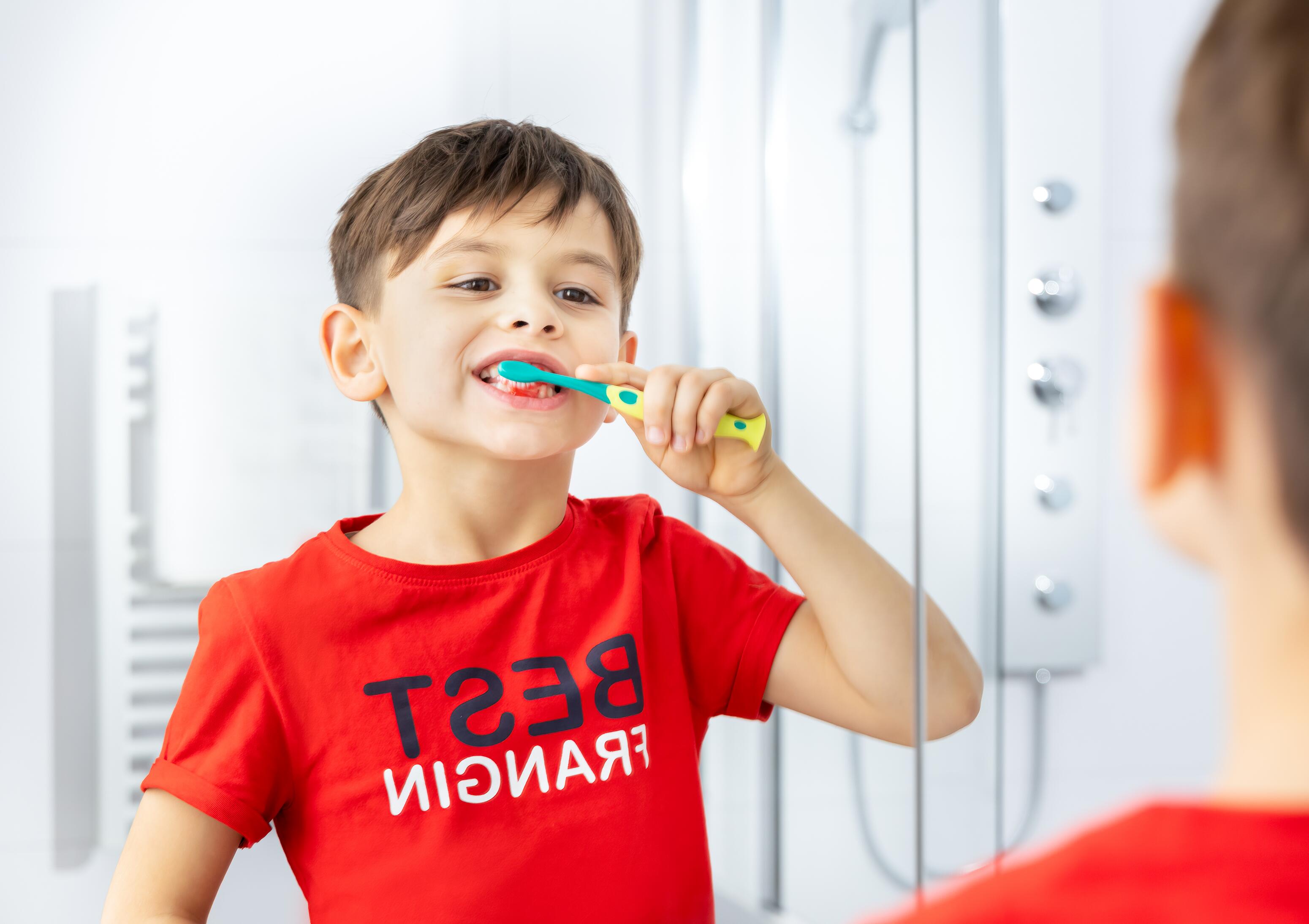 oc_kids-brushing-teeths-mirror_lifestyle