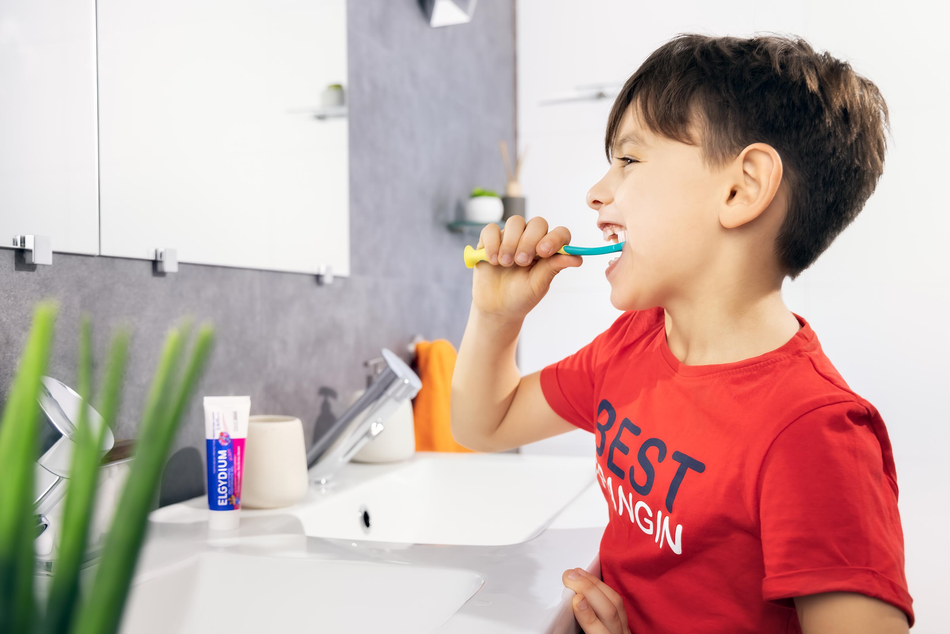 oc_kids-brushing-teeths_lifestyle