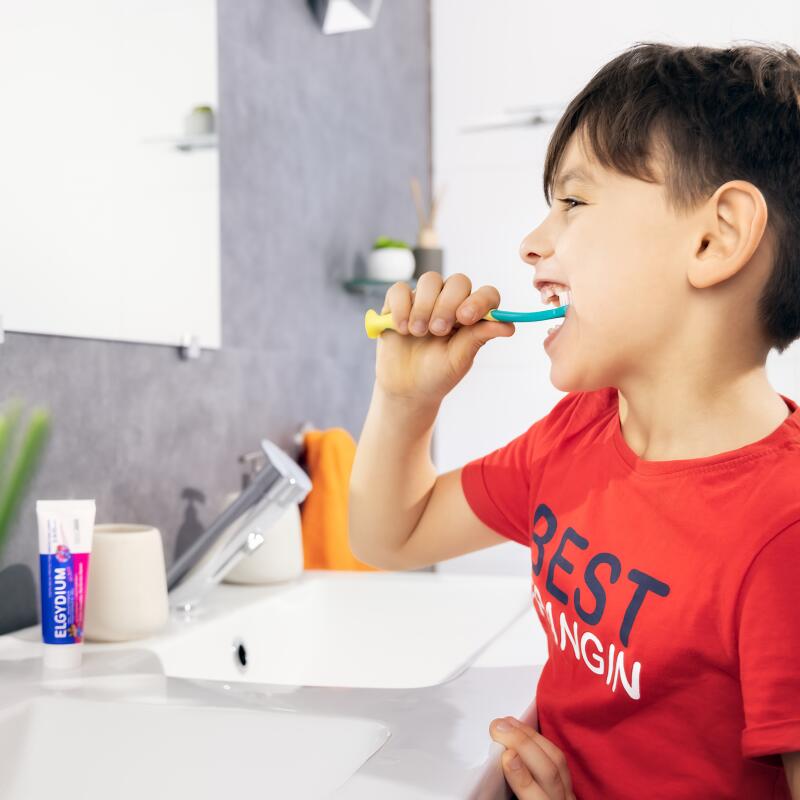 oc_kids-brushing-teeths_lifestyle