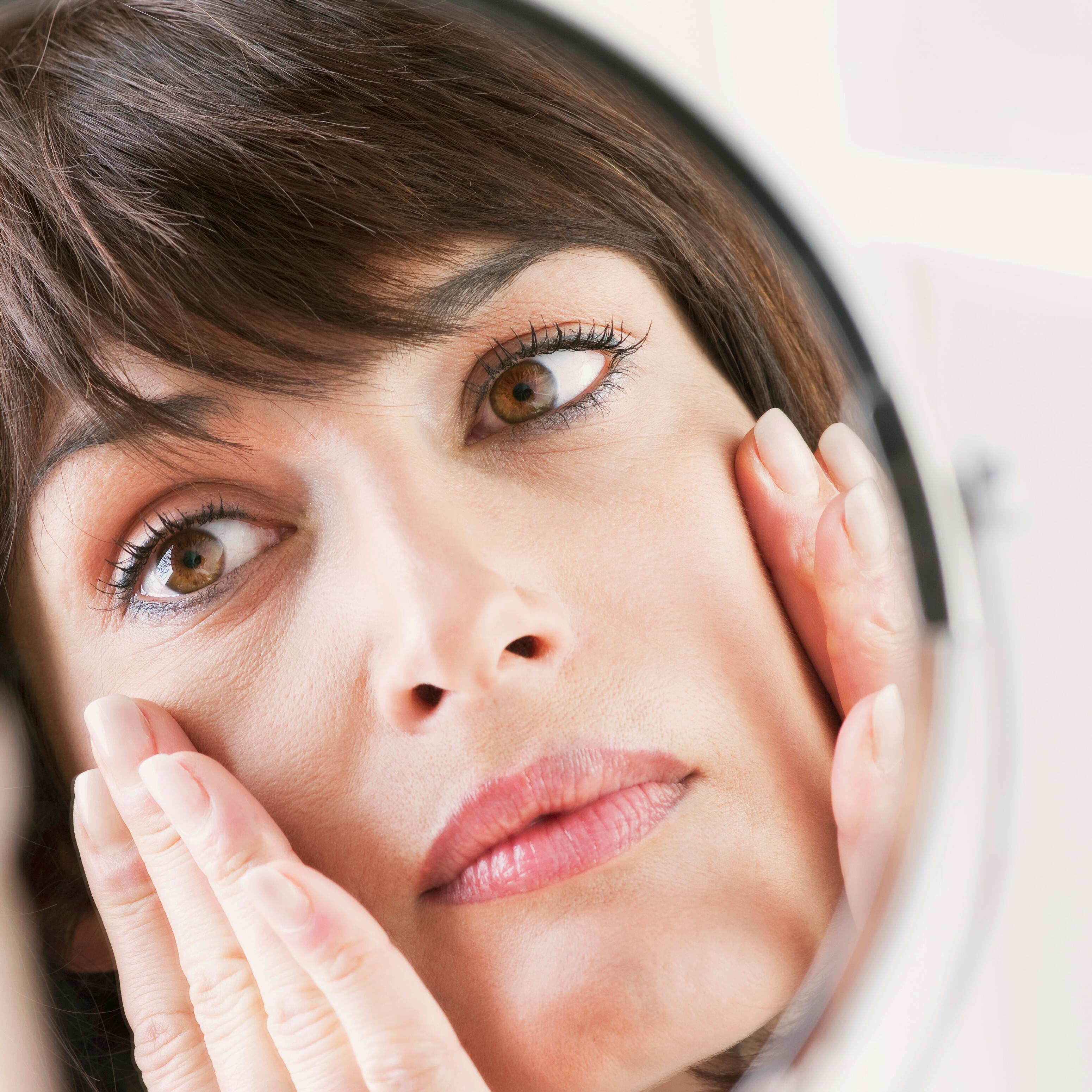 av_maquillage_femme_40_miroir_1x1