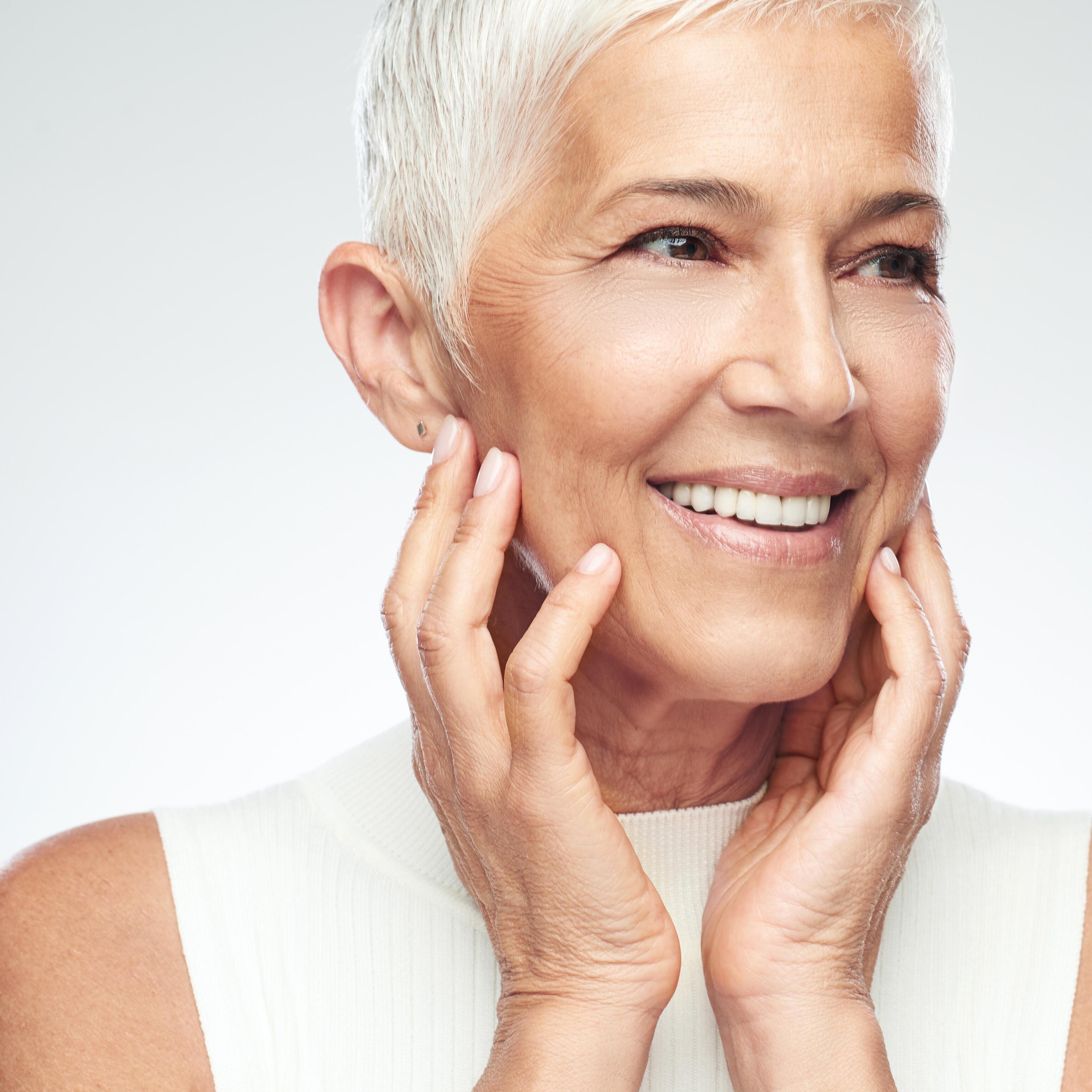 av_maquillage_femme_50_fond-de-teint_1x1