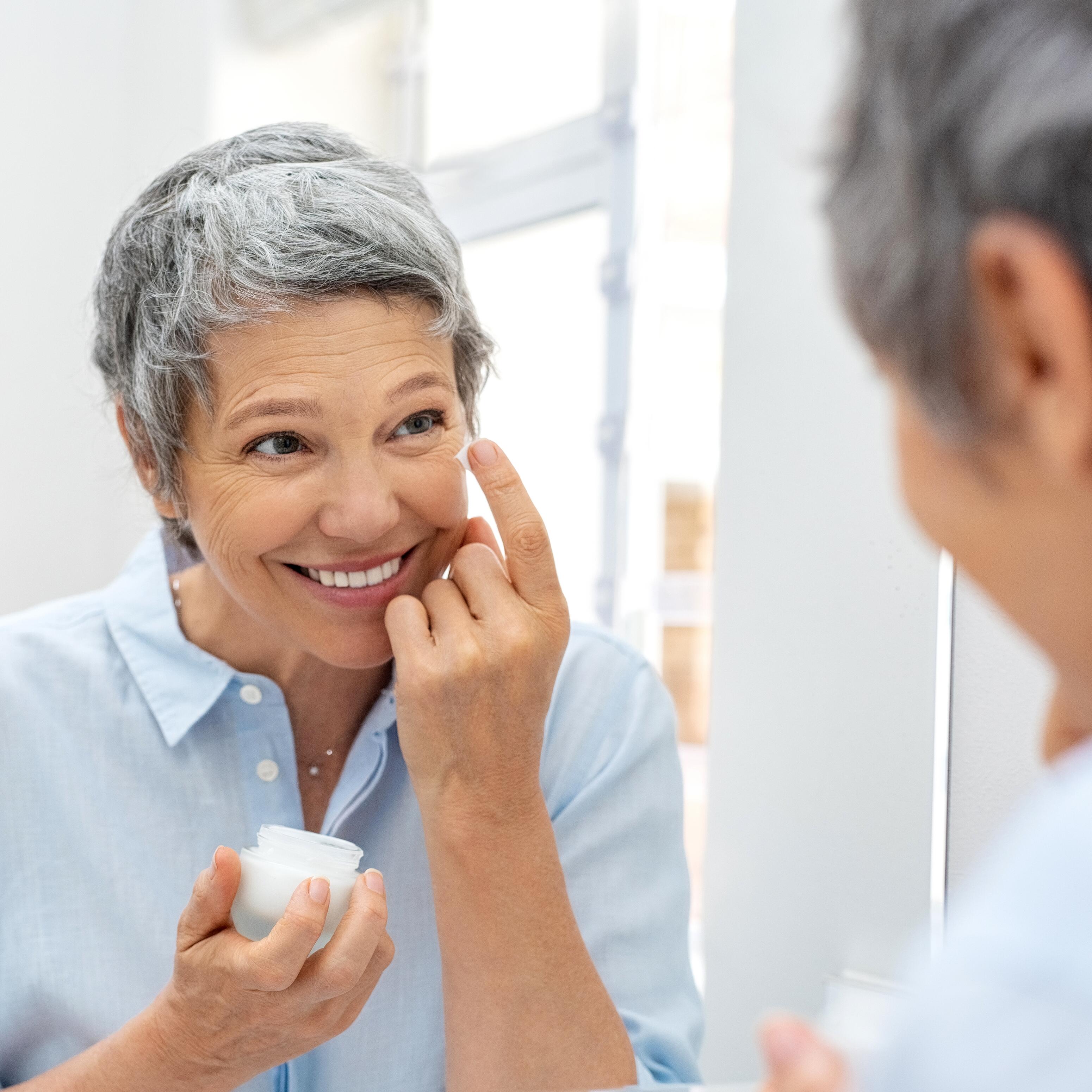 av_maquillage_femme_60_creme_miroir_1x1