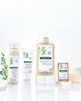 Onze haverlijn:We zijn zo'n fan van haver dat we een hele Haarverzorgingslijn hebben gecre&euml;erd rond deze prachtige plant! Ontdek naast onze beroemde droogshampoo ook onze vloeibare shampoo, conditioner en vaste shampoo! Deze producten bieden je alle voordelen van haver voor zacht, soepel en gezond uitziend haar!&nbsp;

