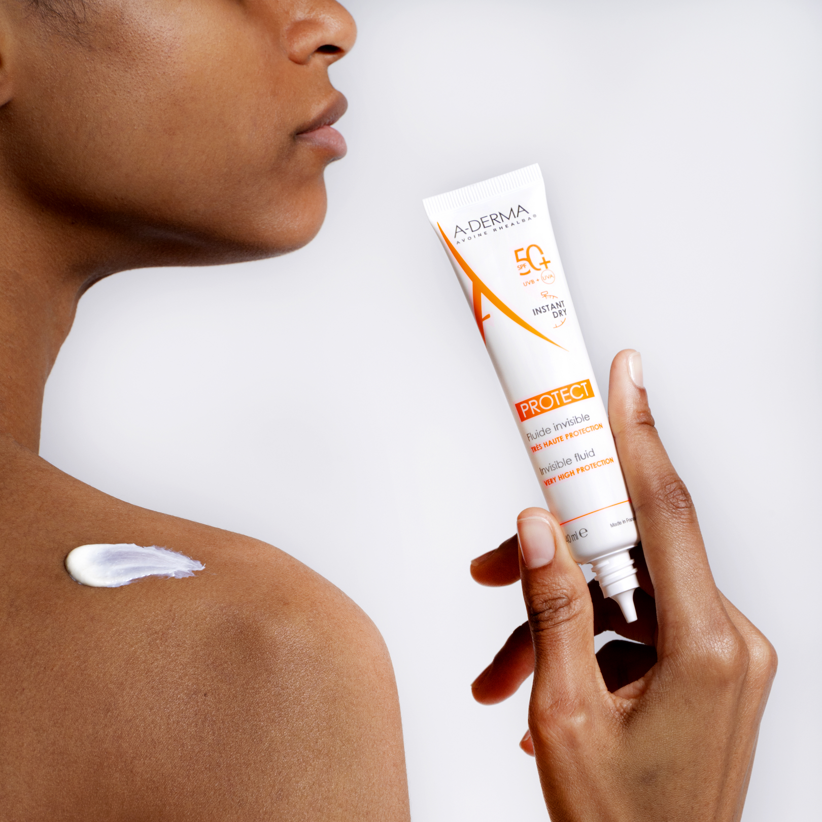 Fluide solaire visage invisible SPF50+