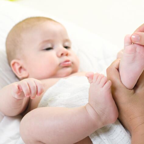 ?AD_BABY_FIRST-CARE-FEET-HANDS_LARGE_2021 473x473?