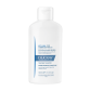Das KELUAL DS Intensivpflege-Shampoo beseitigt dank patentiertem Aktivstoff-Komplex* Schuppen schnell und nachhaltig, reguliert deren Ursachen und beruhigt die gereizte Kopfhaut.