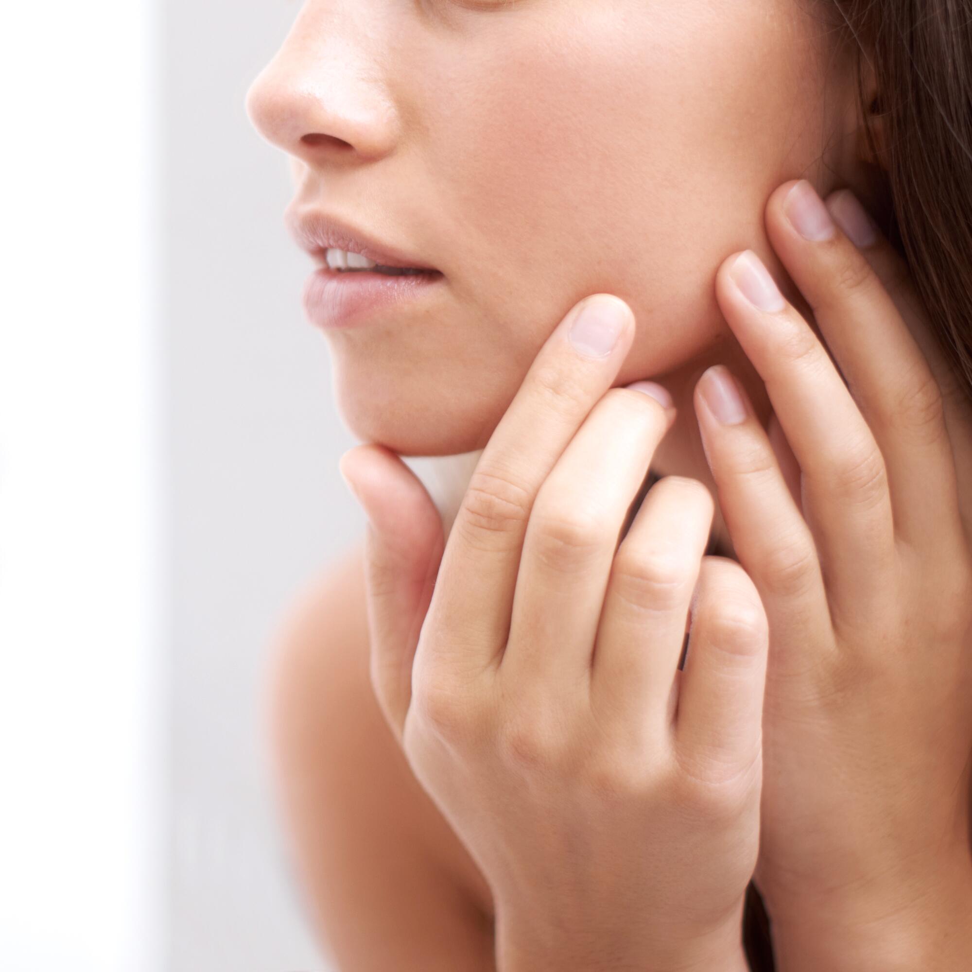 av_acne_adolescent_miroir_1x1