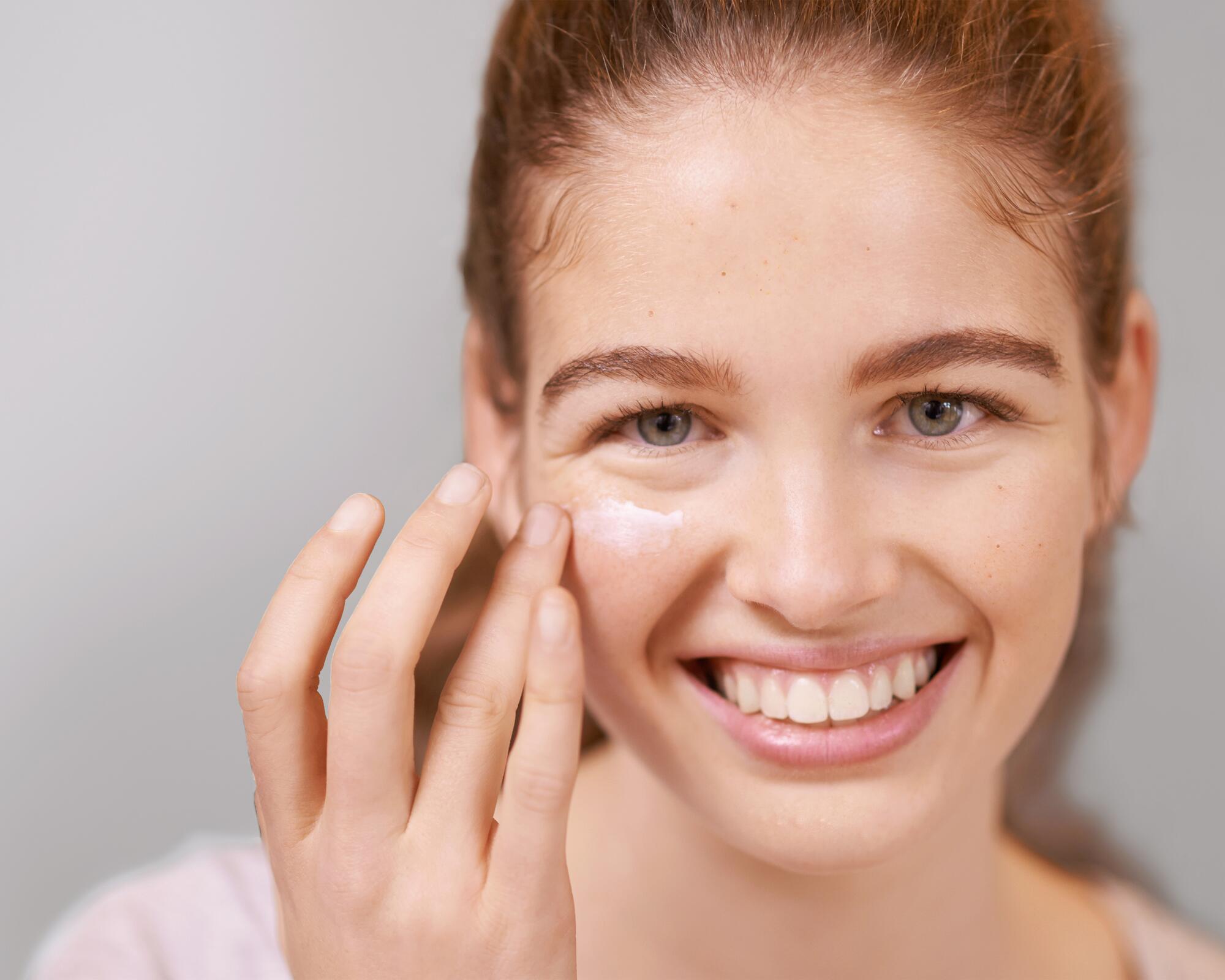 av_acne_legere_femme_5x4 500x500